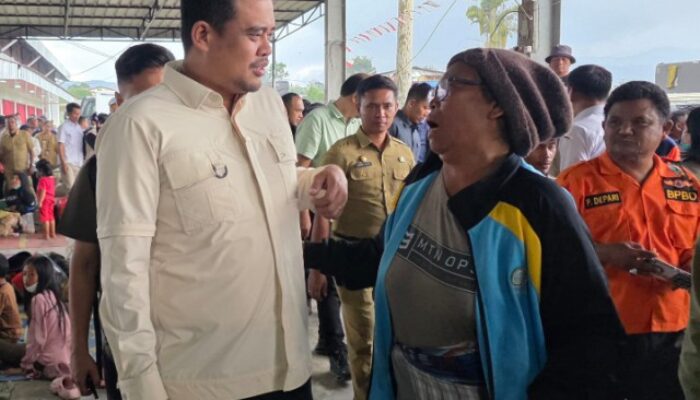 Tinjau Pengungsi Erupsi Sinabung, Bobby Pastikan Kebutuhan Dasar dan Keselamatan Warga