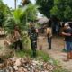 Babinsa Kodim DS Bersama Warga Gotong Royong di Desa Sei Rejo