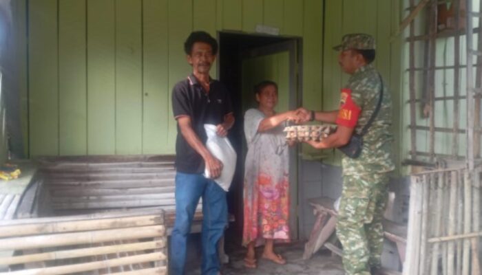 Jumat Penuh Cinta, Koramil 01/Sunggal Bagikan Sembako kepada Warga Kurang Mampu