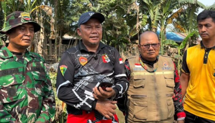 Sambut HUT ke-81 TNI, Koramil 06/LP Bersama Warga Bersihkan Sungai Putih Sepanjang 800 Meter