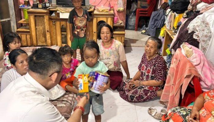Wong Peduli Anak Stunting: Rutin Bagikan Susu dan Vitamin Gratis