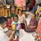 Wong Peduli Anak Stunting: Rutin Bagikan Susu dan Vitamin Gratis