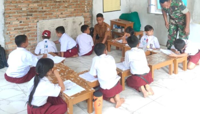 Babinsa Koramil 19/BP Tanamkan Nilai Pancasila kepada Pelajar, Dorong Generasi Muda Jadi Penerus Bangsa