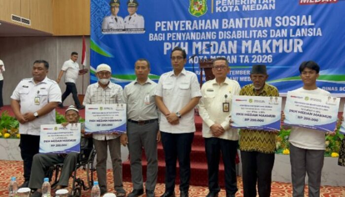 Rico Salurkan PKH Medan Makmur Bagi 10 Ribu Lansia dan Disabilitas