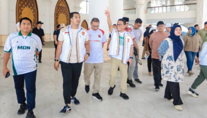Zaki Bersama Warga Laksanakan Gotong Royong di Islamic Center
