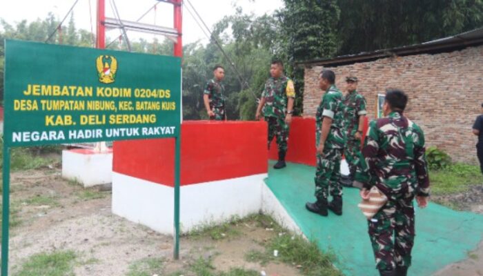 Staf Khusus Kasad Tinjau Jembatan Gantung di Tumpatan Nibung