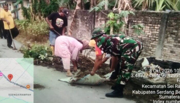 Babinsa Kodim DS dan Warga Firdaus Laksanakan Gotong Royong