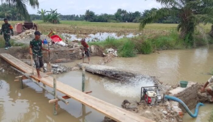 TNI dan Warga Gotong Royong Bangun Jembatan Beton di Sei Bamban, Progres Capai 25 Persen