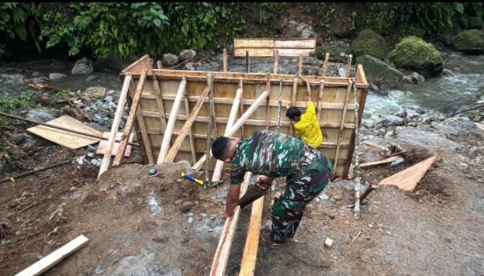 TNI Bersama Warga Bangun Jembatan Beton di Sibolangit, Progres Capai 13 Persen